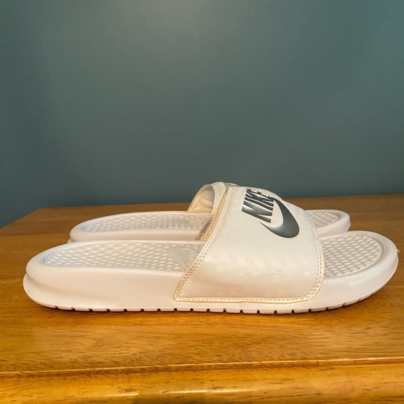 Nike Benassi JDI Women’s Slide Sandals - Picture 4 of 9